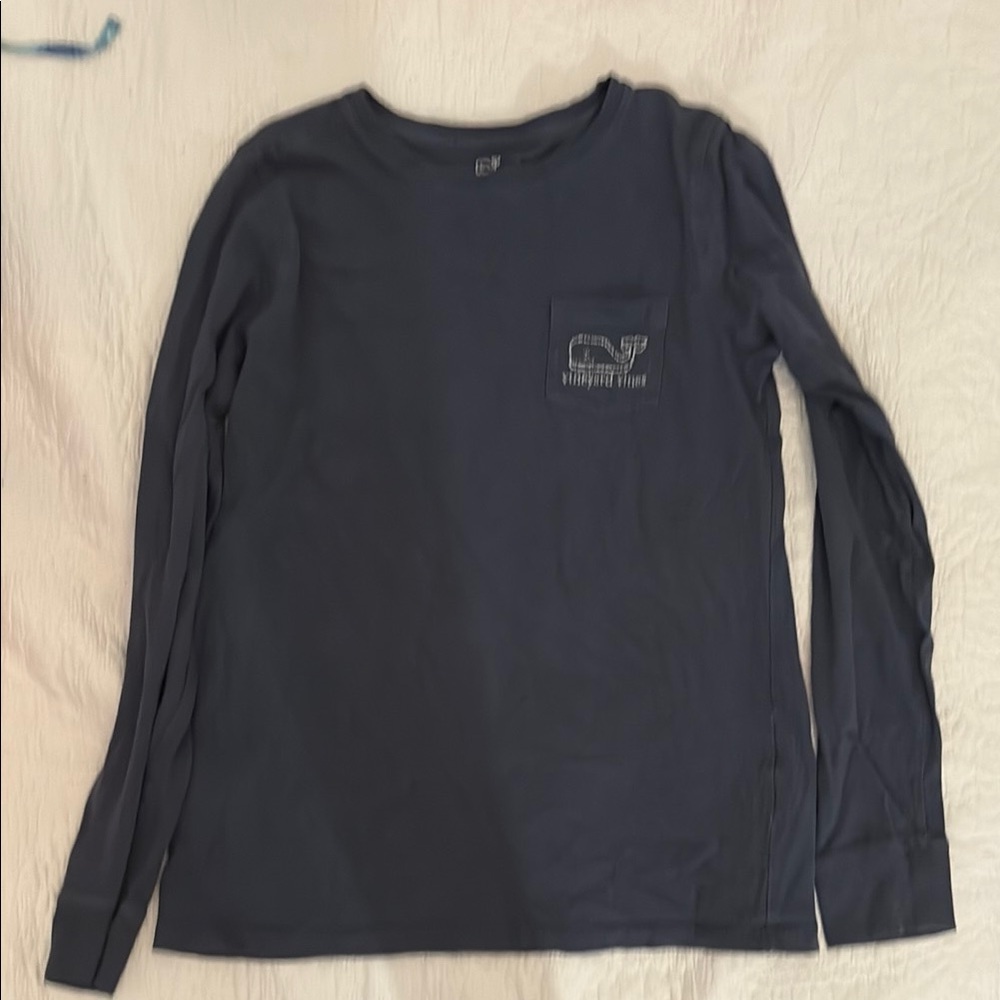 vineyard Vines tee